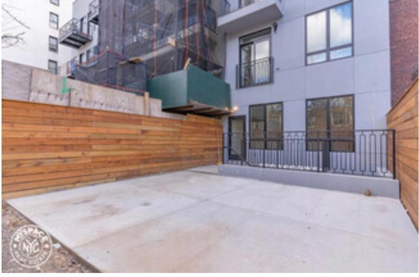 2 Bed Duplex With Private Yard Séjour chez l'habitant New York